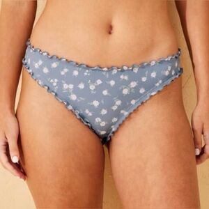 Women's Ruffle Cheeky Bikini Bottom
Shade & Shore Floral Print
Low Rise
M (8/10)
